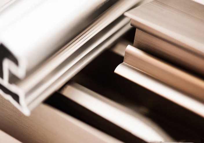  What are the surface corrosion characteristics of aluminum and aluminum profiles?