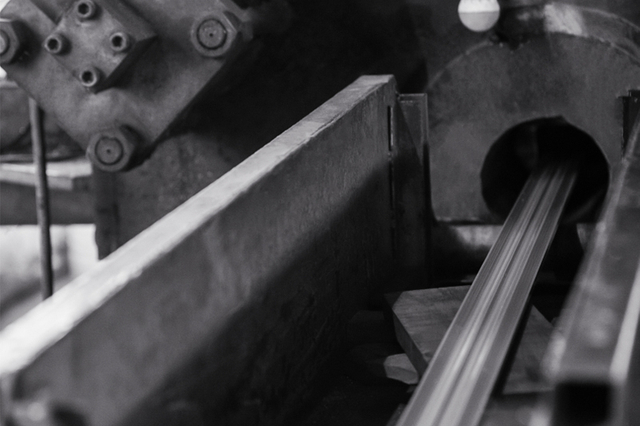 Extruding aluminum profile