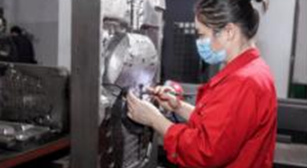 Polishing the die casting tooling