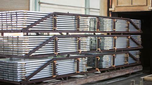 Aluminum ingots 6063 were pushed into the oven