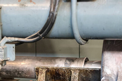 Details of the short trip of the aluminum extruder